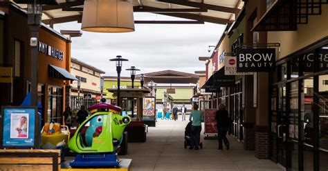 altoona outlet mall shops.